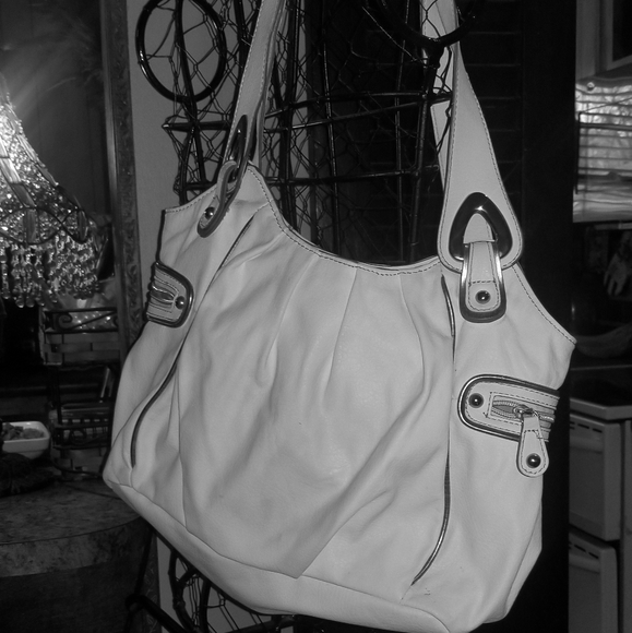 White Handbag, Nine, Pockets - Picture 2 of 4